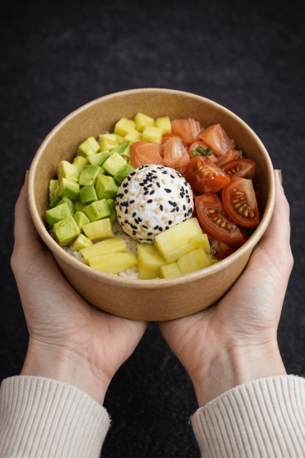 Поке-боул з лососем в Ролланд суші Миколаїв